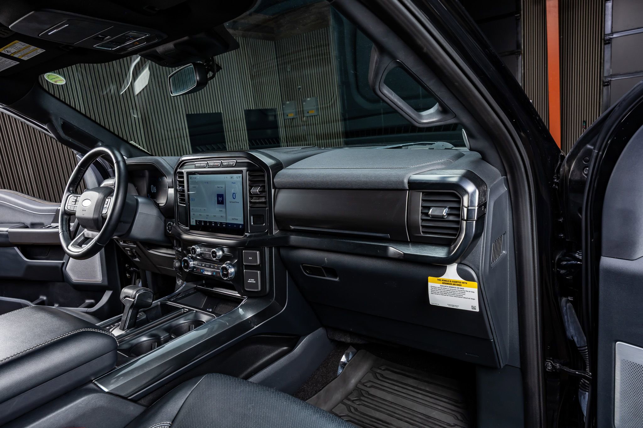 Used 2022 Ford F150 Lariat w/ Equipment Group 502A High image 18