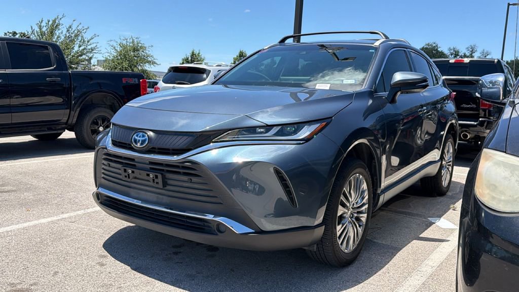 Certified 2022 Toyota Venza XLE AWD/4WD image 12