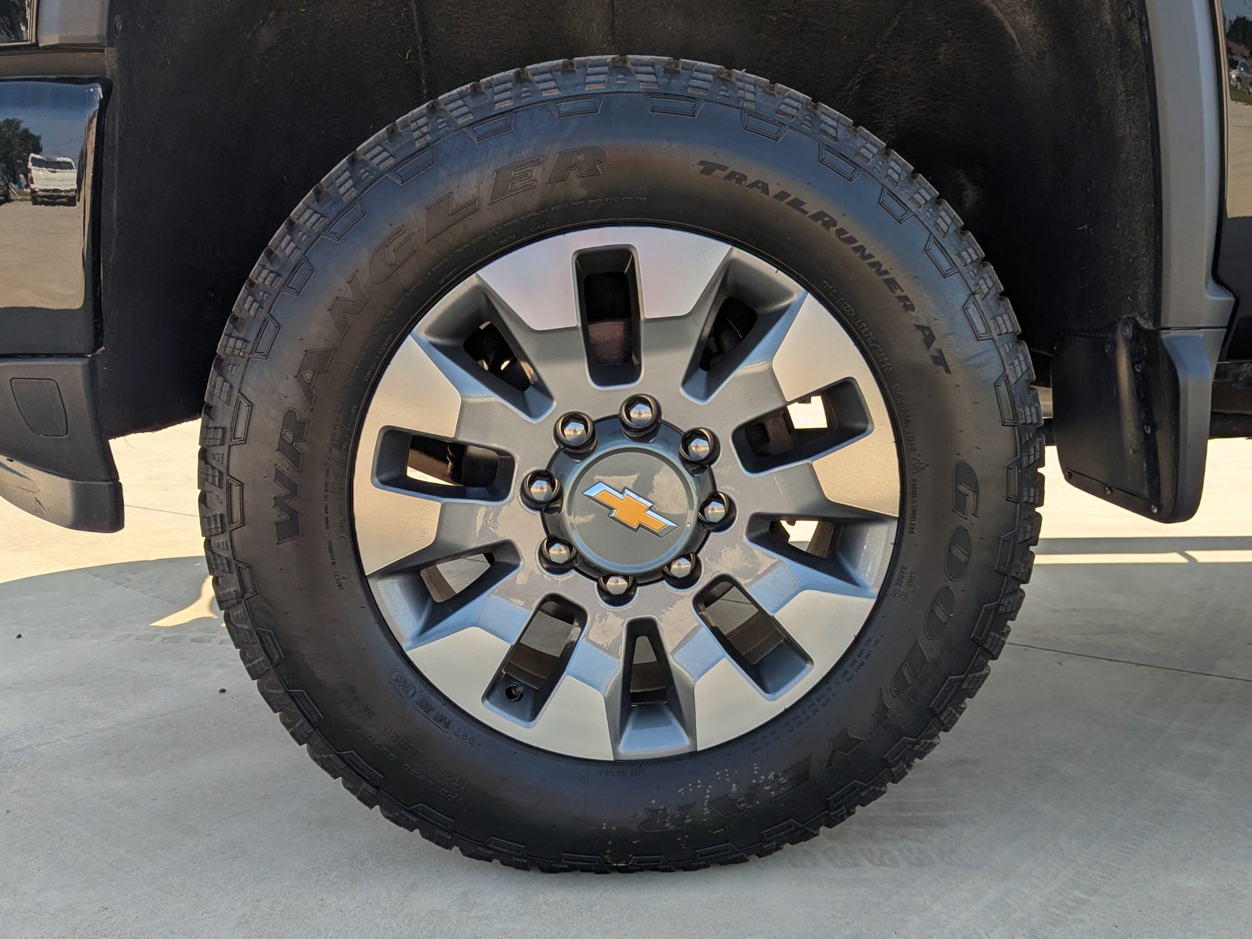 Used 2024 Chevrolet Silverado 2500 Custom w/ Custom Value Package AWD/4WD image 8
