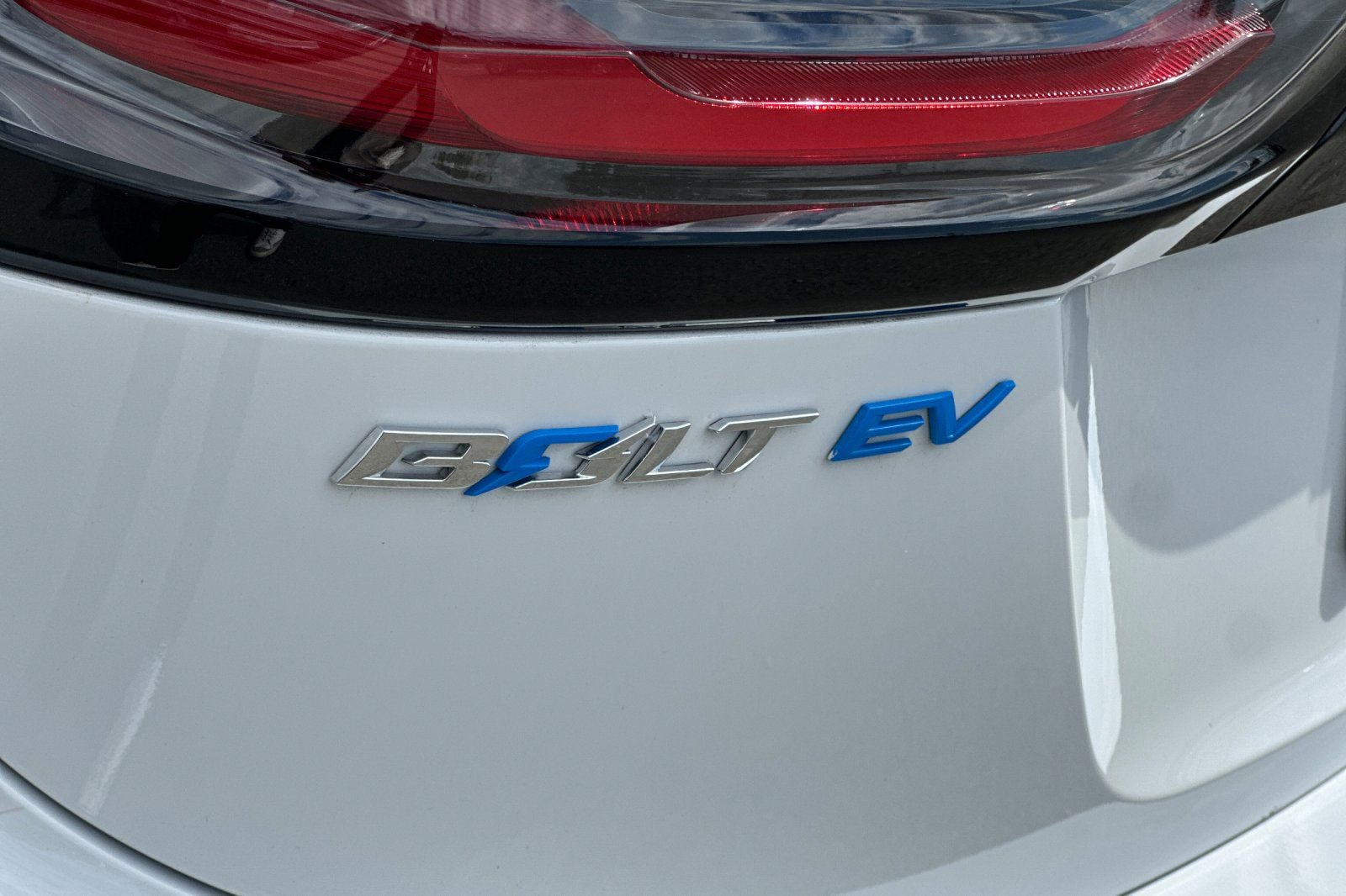 Used 2023 Chevrolet Bolt LT w/ Infotainment Package FWD image 27