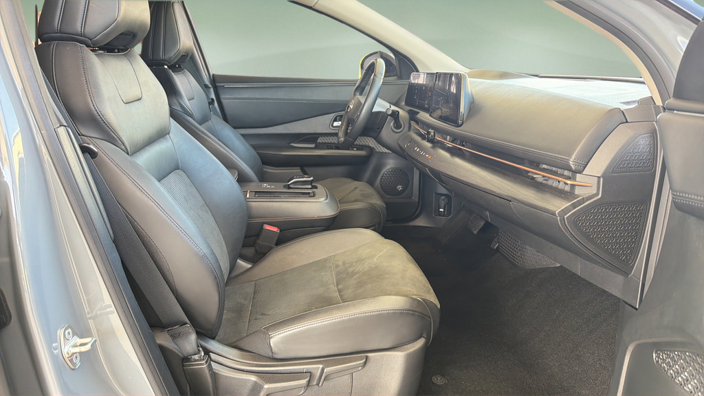 Certified 2023 Nissan Ariya AWD image 11
