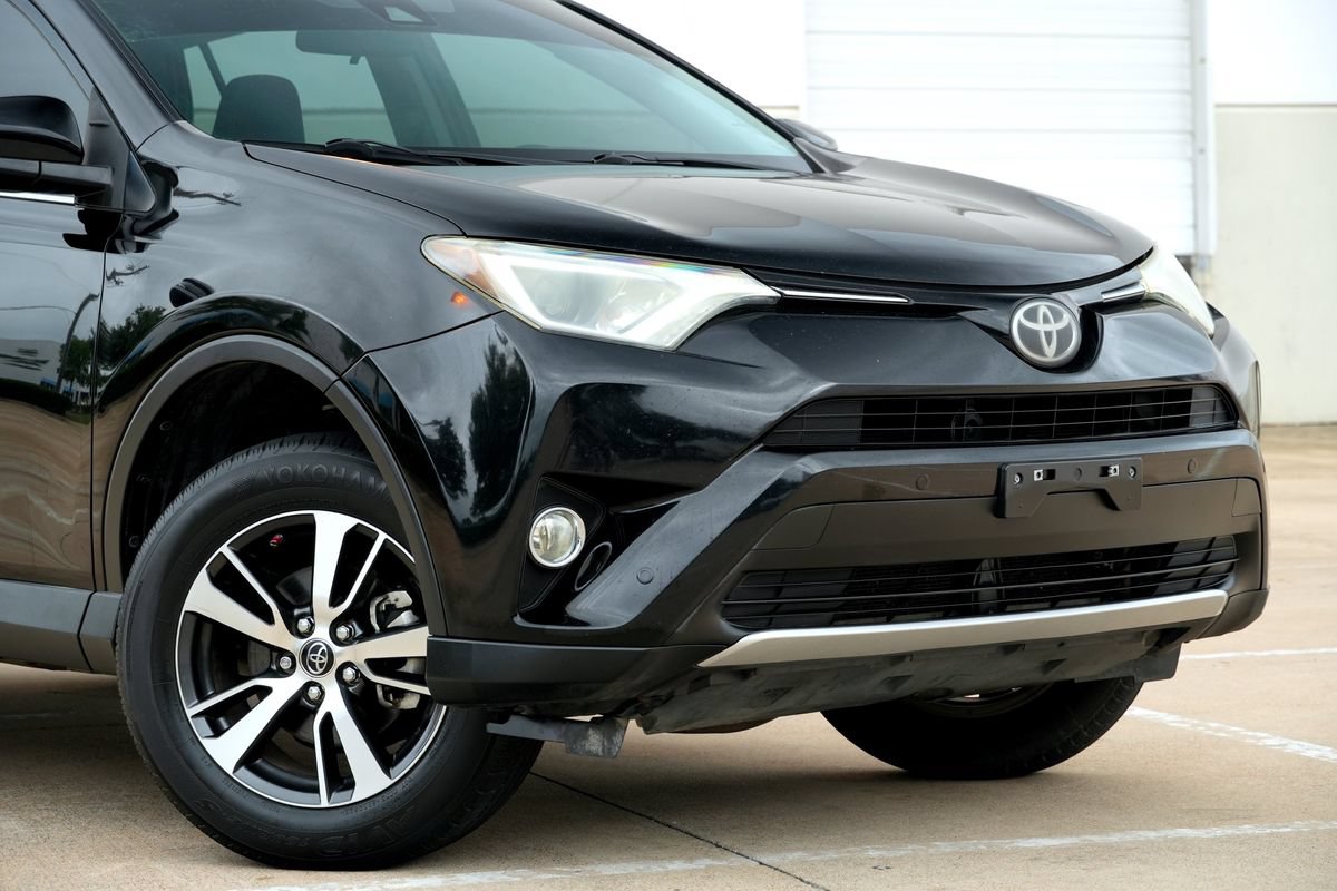Used 2016 Toyota RAV4 XLE w/ Convenience Package FWD image 18
