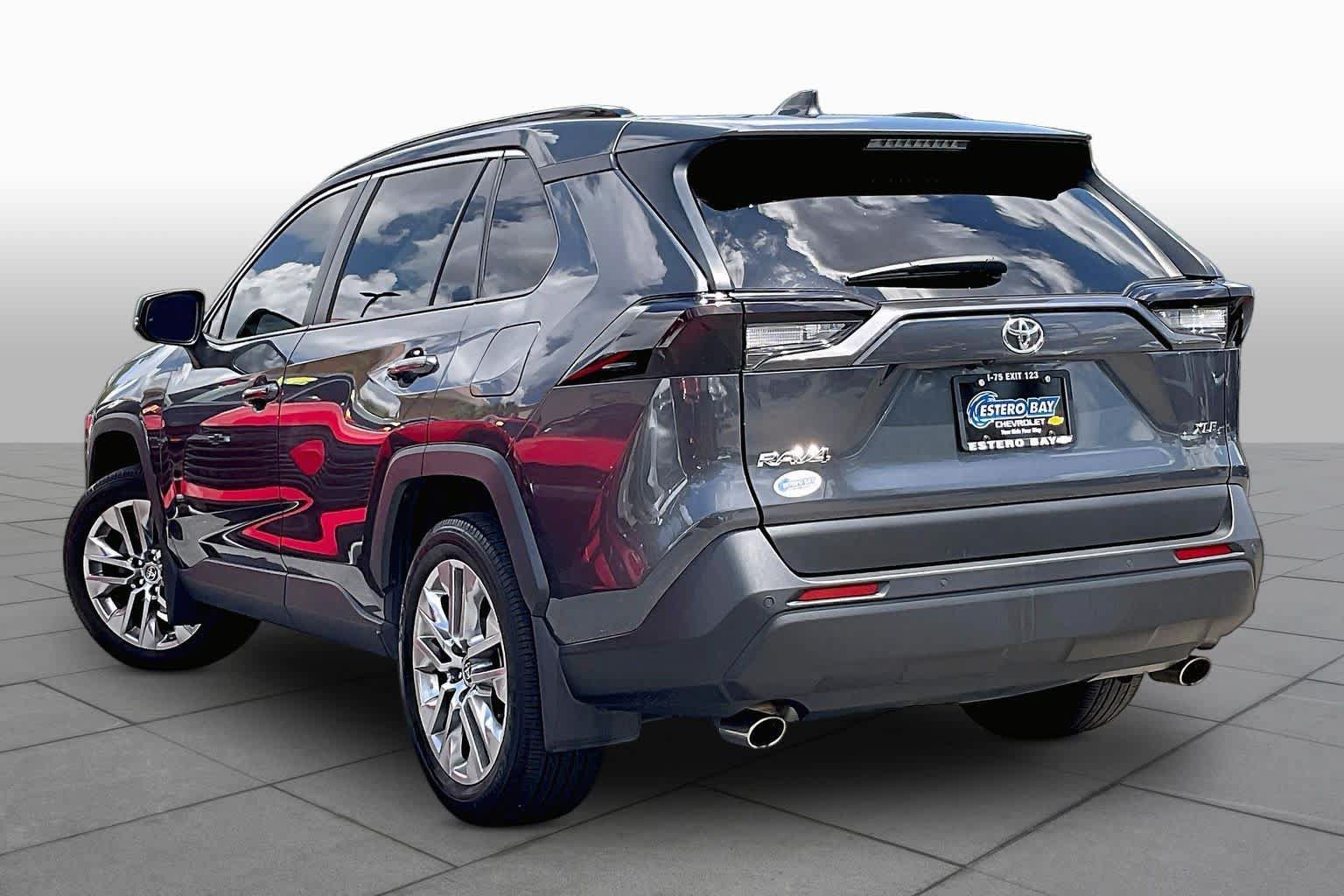 Used 2020 Toyota RAV4 XLE Premium FWD image 13