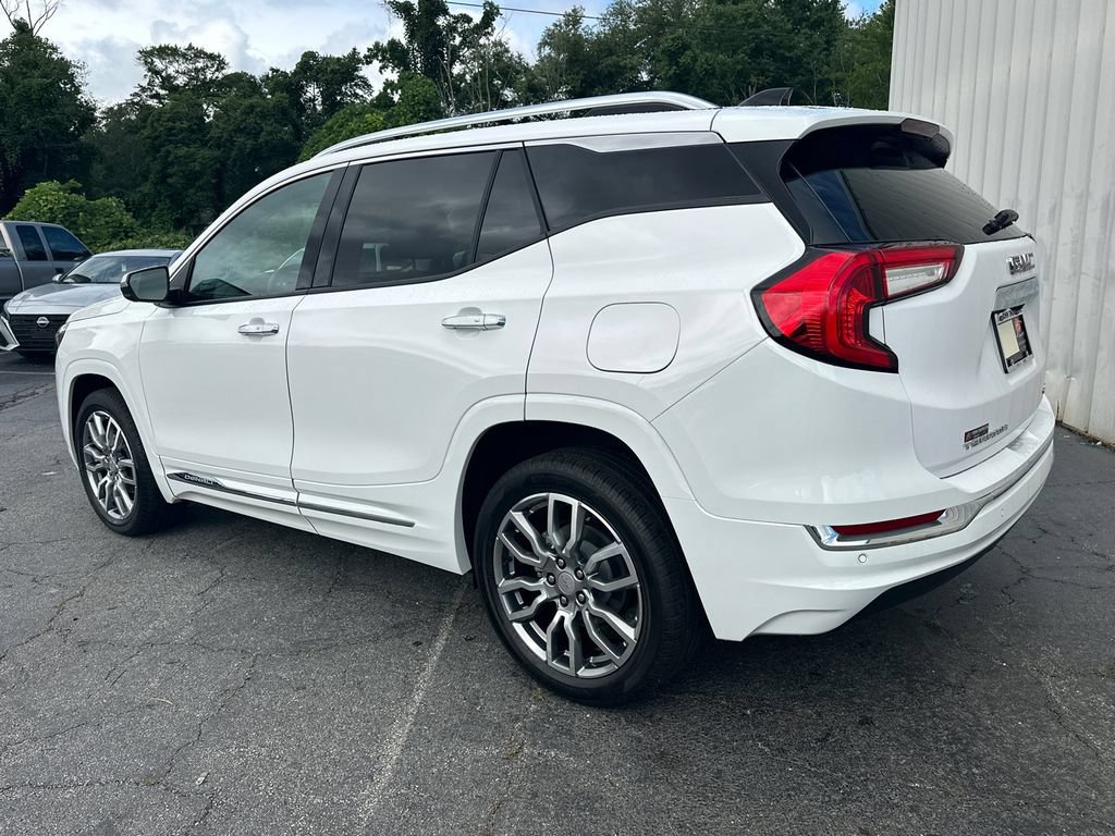 Used 2024 GMC Terrain Denali w/ Denali Premium Package AWD/4WD image 8