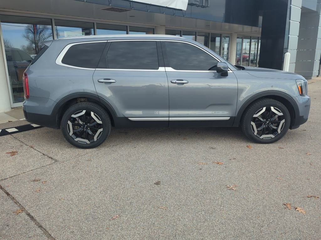 Used 2023 Kia Telluride S image 7