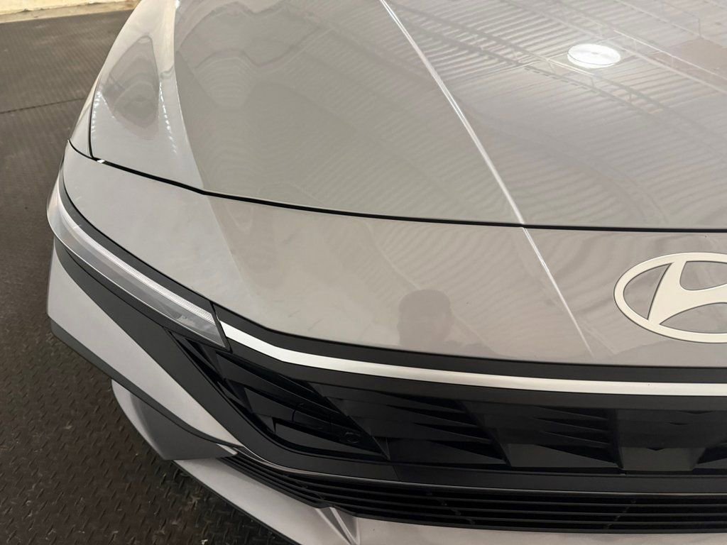 Certified 2025 Hyundai Elantra Sport w/ Cargo Package image 4