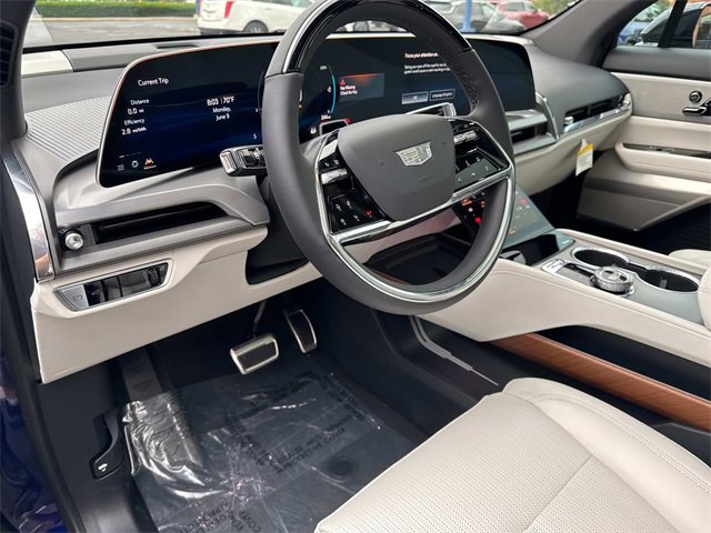 New 2026 Cadillac Vistiq Sport w/ LPO, Floor Liner Package image 18