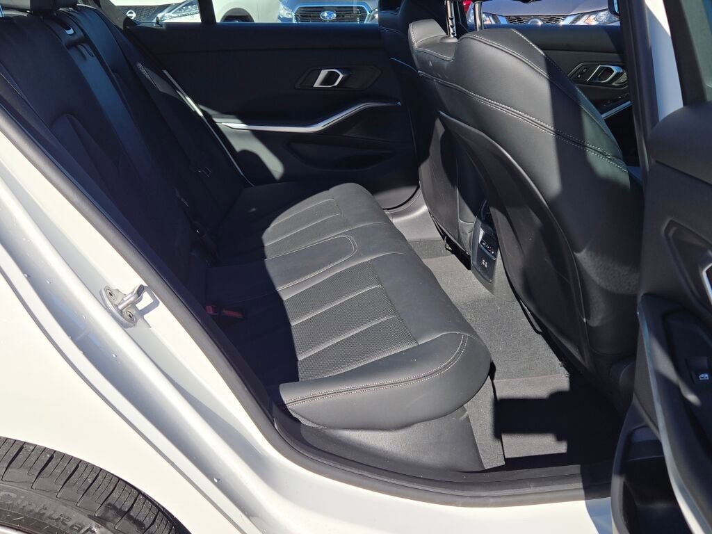 Used 2025 BMW 330i xDrive Sedan image 10