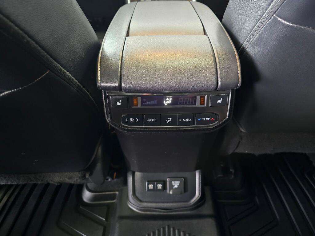 Used 2021 Toyota Highlander Platinum image 37