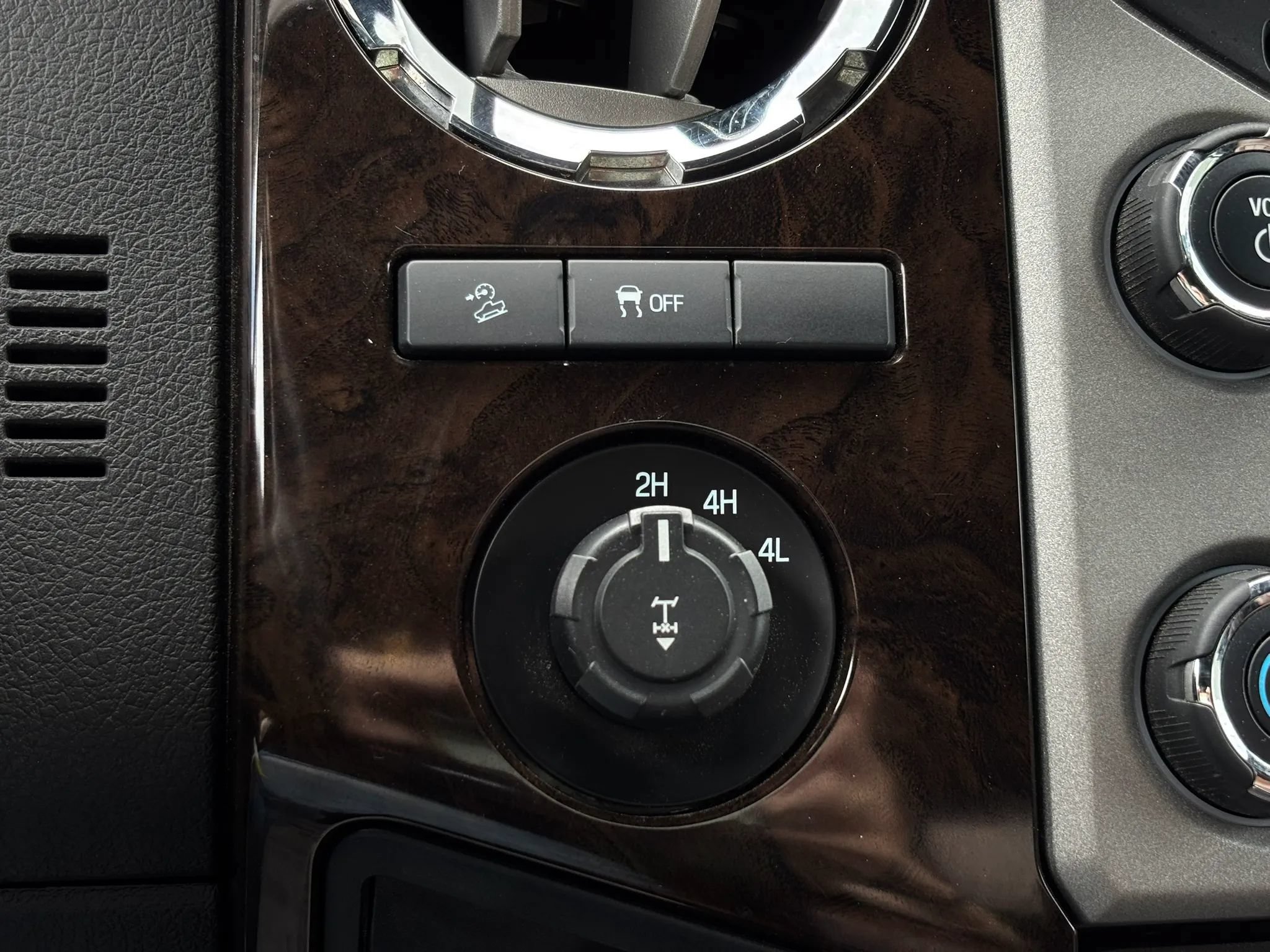 Used 2014 Ford F250 Platinum w/ FX4 Off-Road Package AWD/4WD image 46