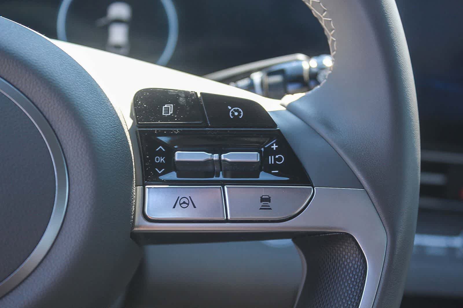 Used 2023 Hyundai Elantra SEL w/ Convenience Package image 32