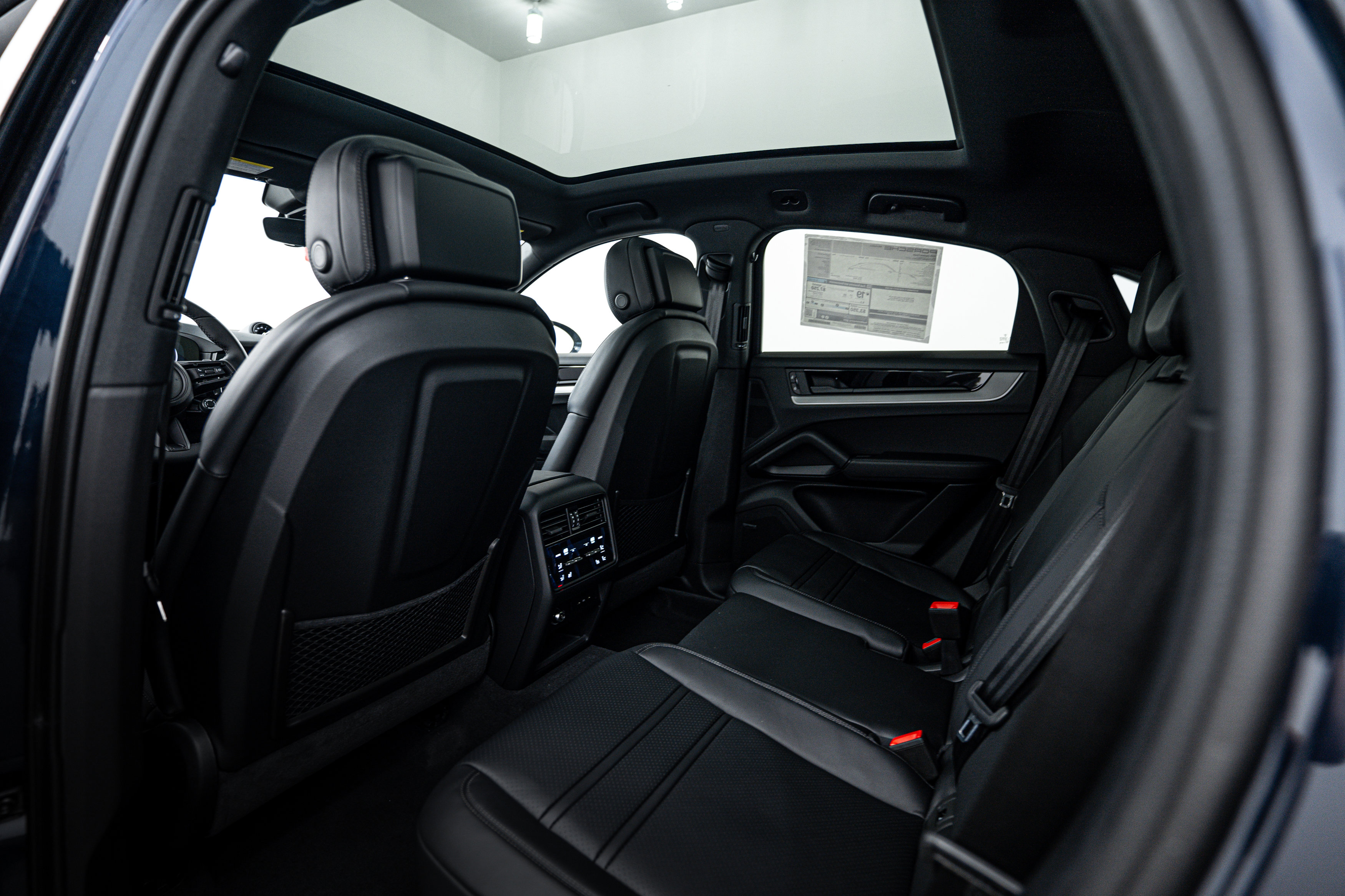 Certified 2025 Porsche Cayenne Coupe image 16