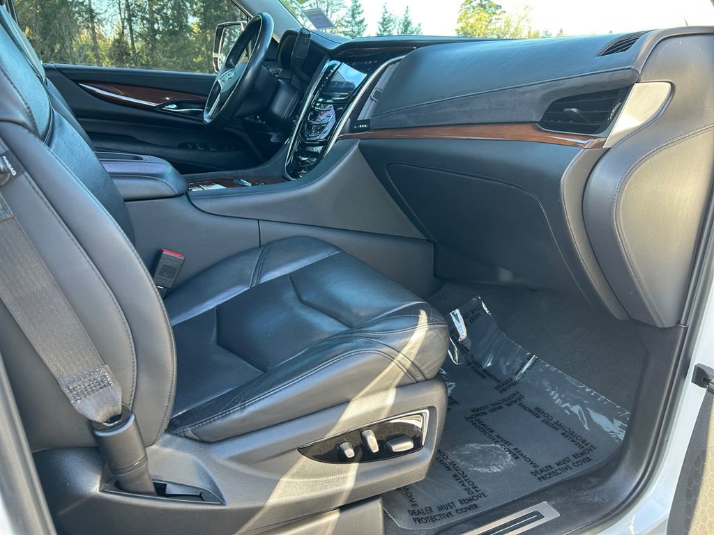 Used 2020 Cadillac Escalade Luxury AWD/4WD image 26