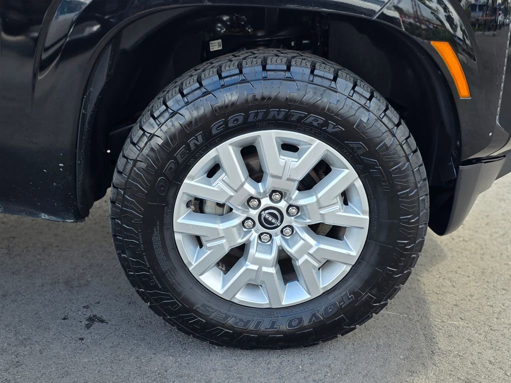 Used 2023 Nissan Frontier SV image 8