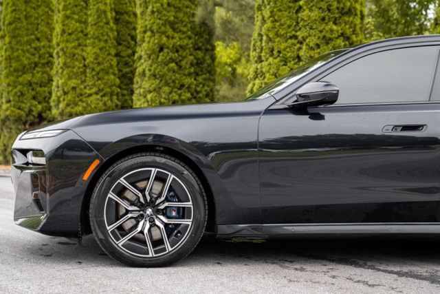 Used 2023 BMW 740i w/ Luxury Rear Seating Package RWD image 10