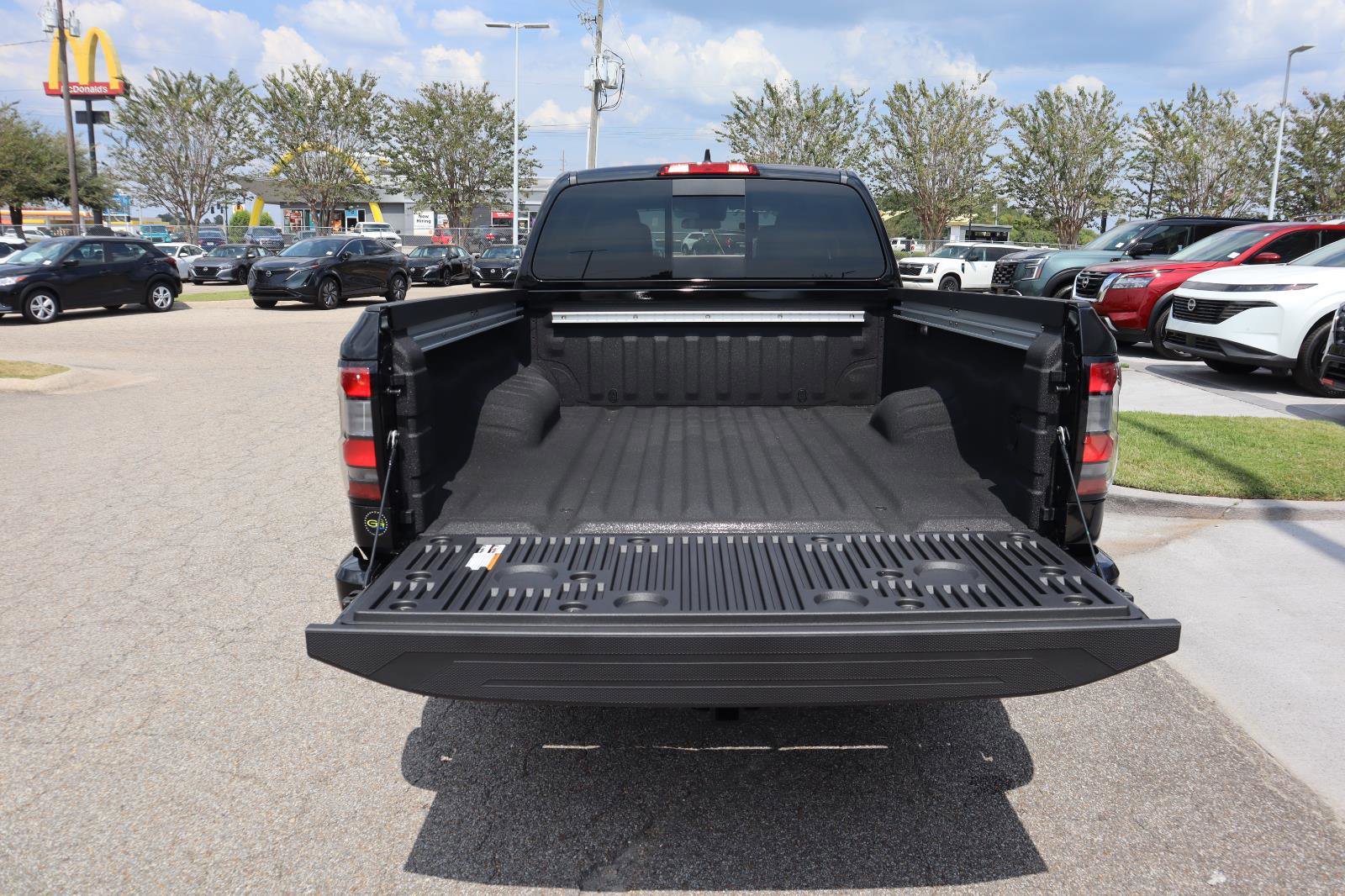 Used 2026 Nissan Frontier SV w/ SV Convenience Package RWD image 9