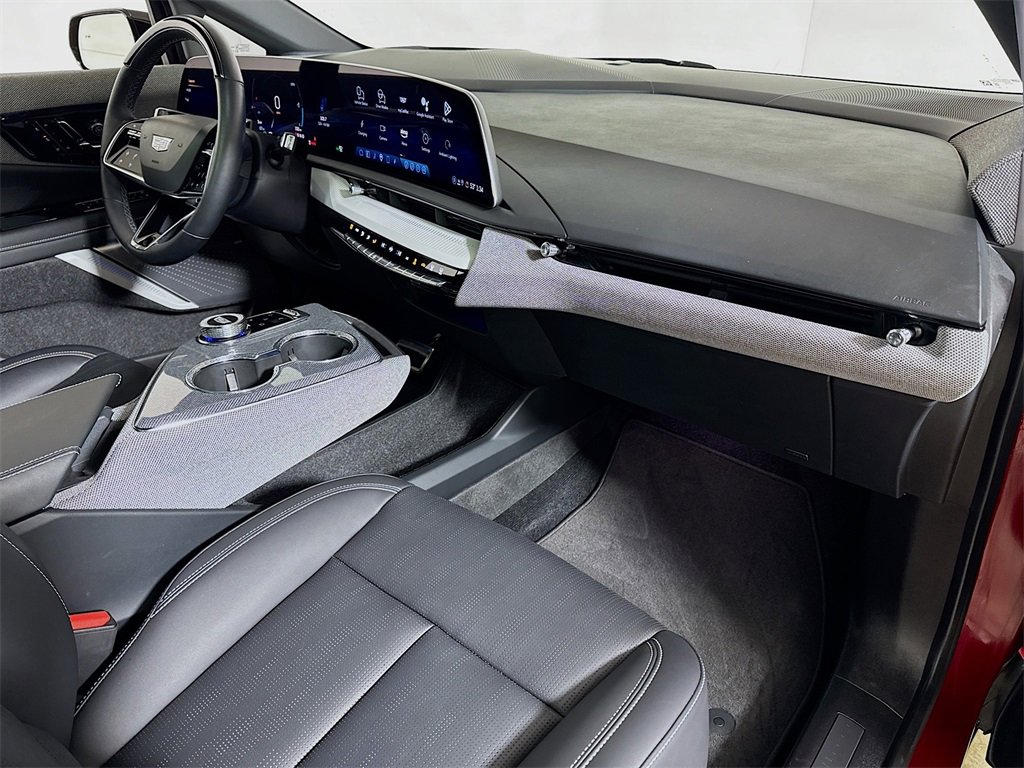 Certified 2025 Cadillac Optiq Luxury 2 image 29