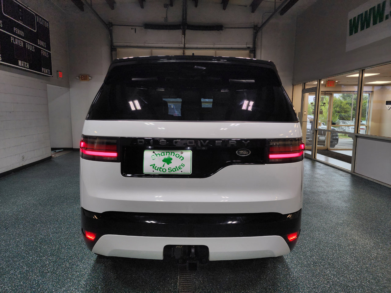 Used 2022 Land Rover Discovery S R-Dynamic image 8