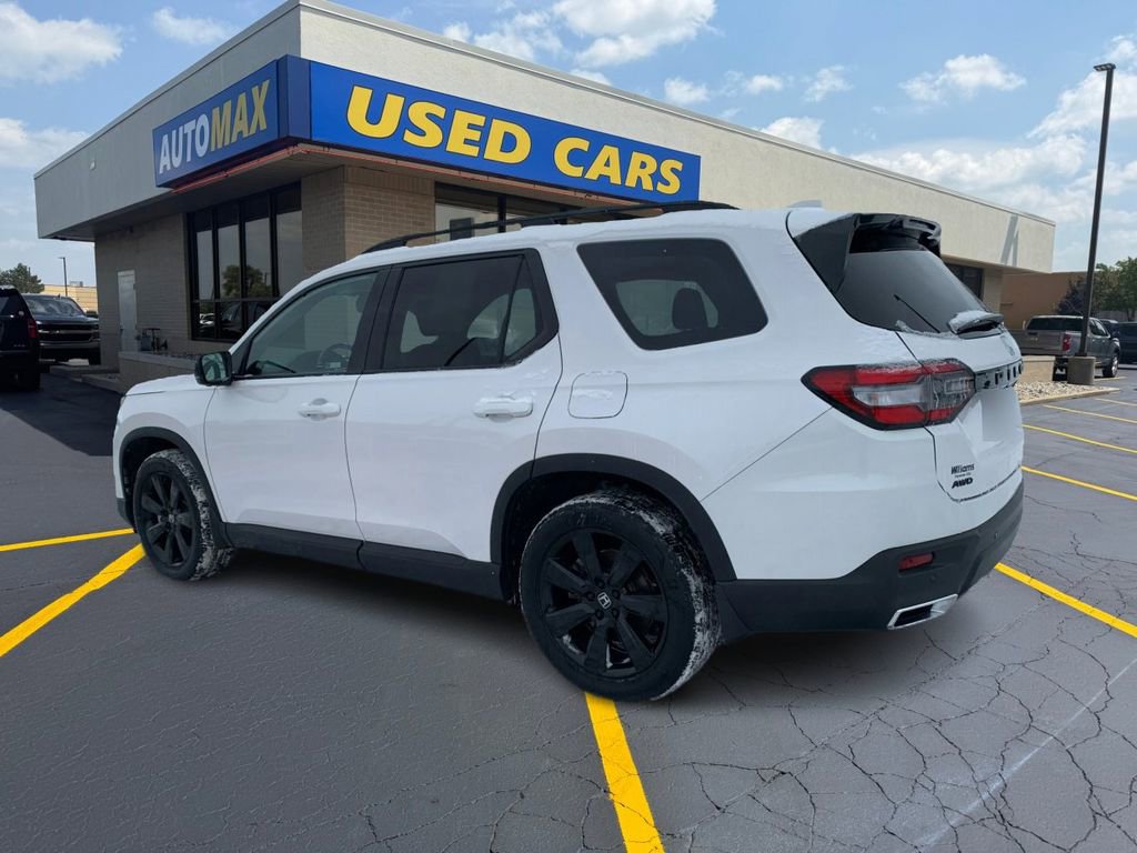 Used 2025 Honda Pilot Black Edition image 7