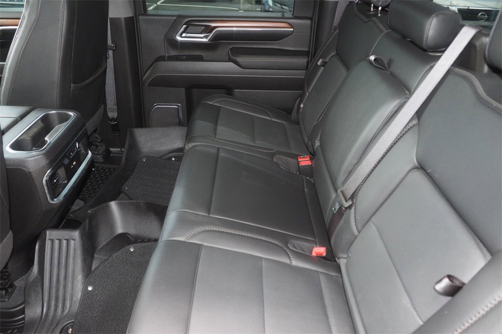 Used 2024 GMC Sierra 3500 Denali w/ Denali Reserve Package image 17