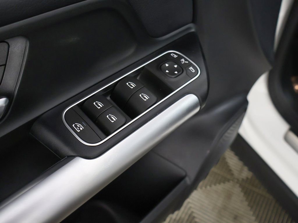 Used 2025 Mercedes-Benz GLA 250 4MATIC image 37