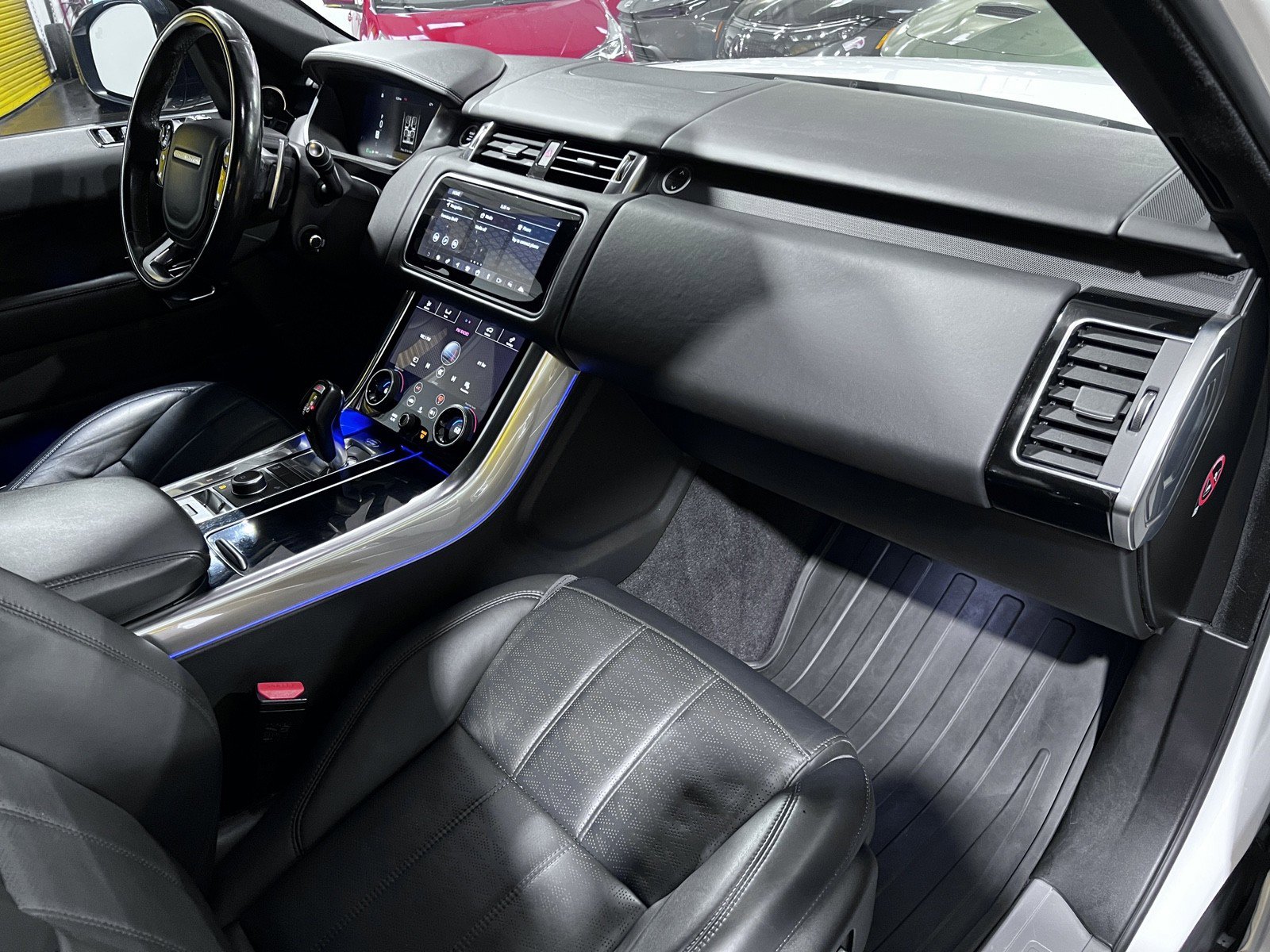 Used 2018 Land Rover Range Rover Sport HSE Dynamic image 16