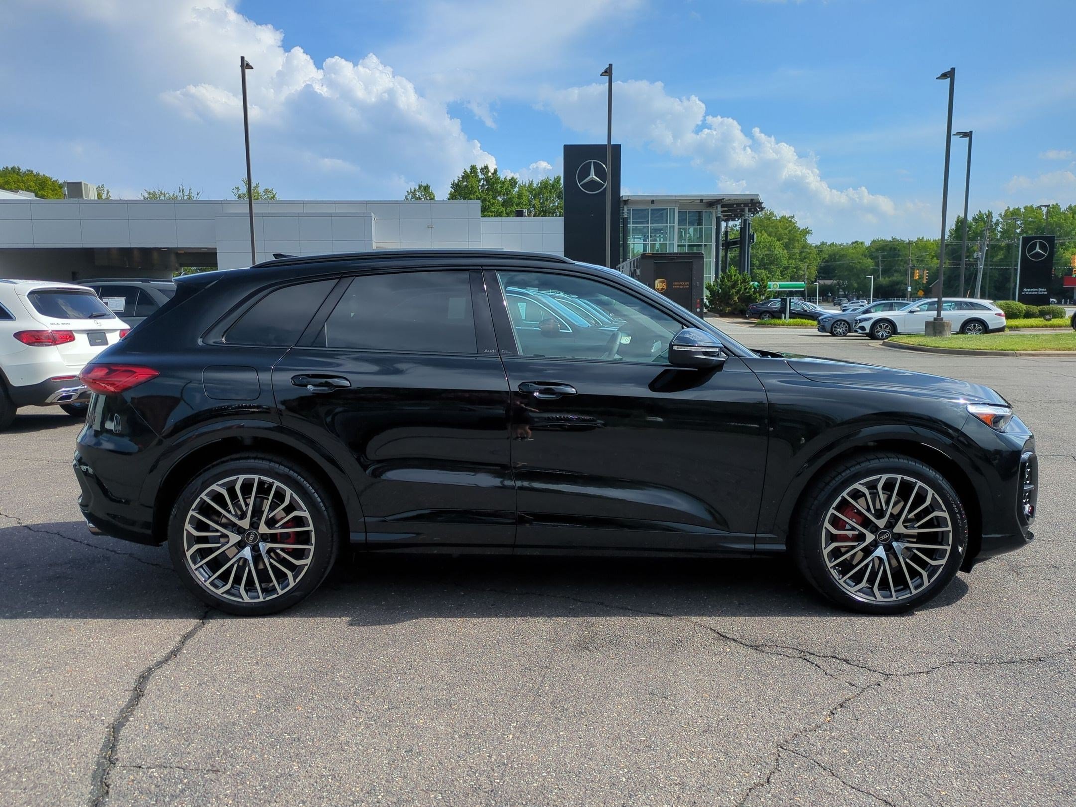 Used 2025 Audi SQ5 Prestige AWD/4WD image 2