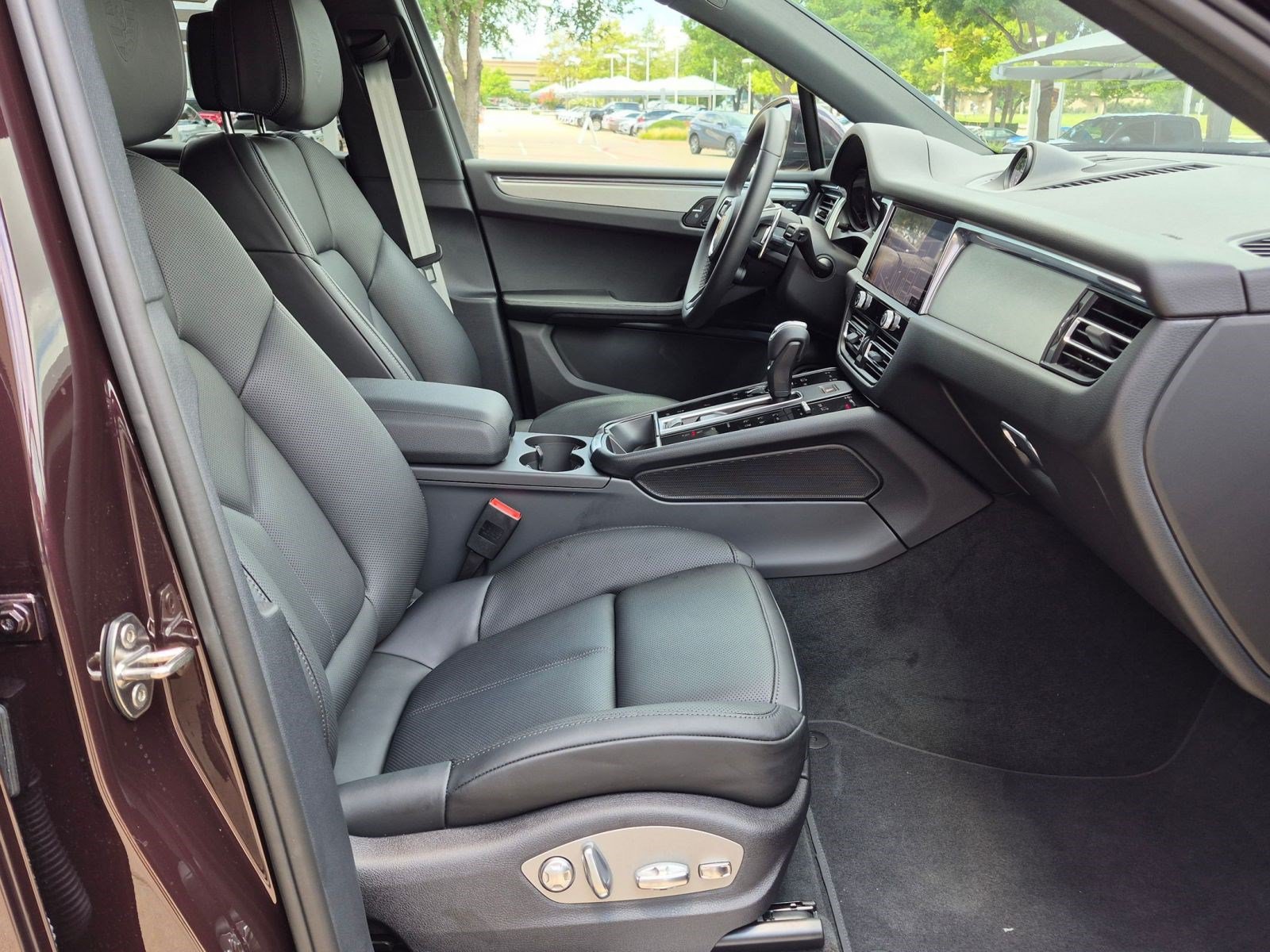 Certified 2026 Porsche Macan S AWD/4WD image 25