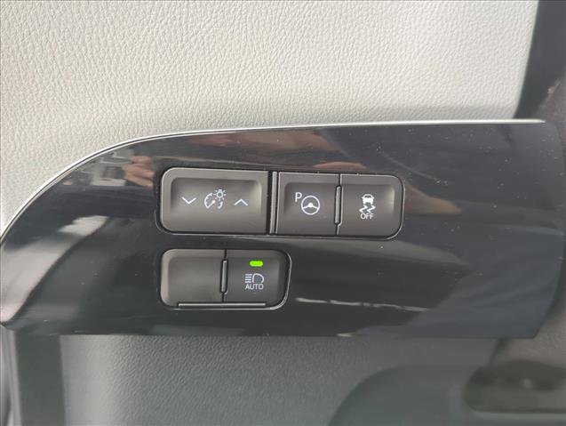 Certified 2021 Toyota Prius XLE image 23