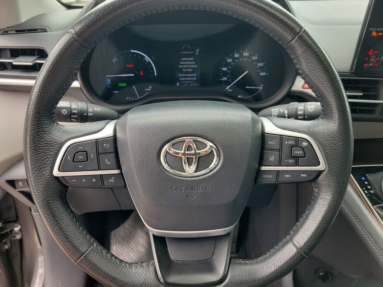 Used 2024 Toyota Sienna XLE FWD image 20