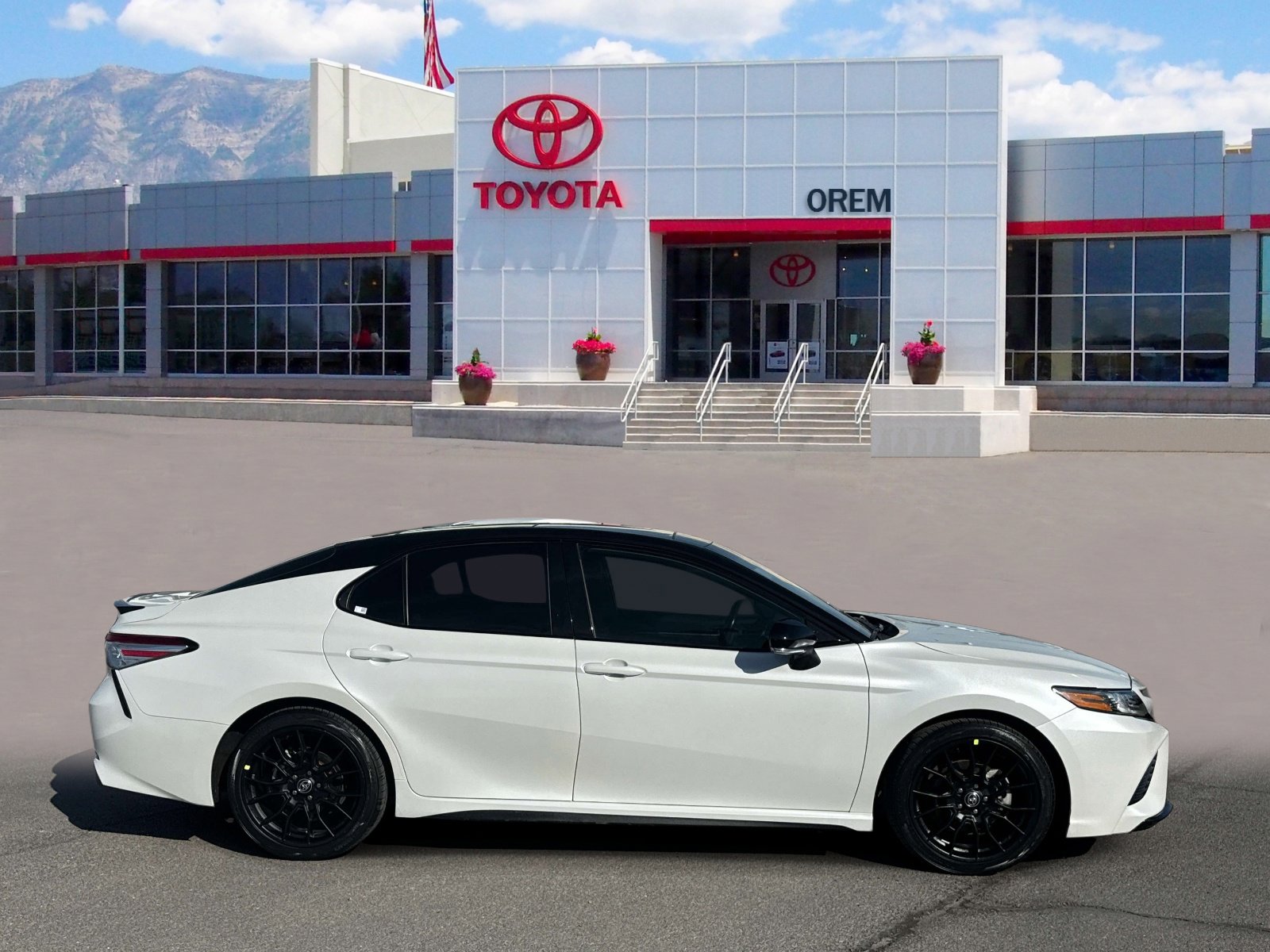 Used 2020 Toyota Camry XSE w/ Navigation Package FWD image 3