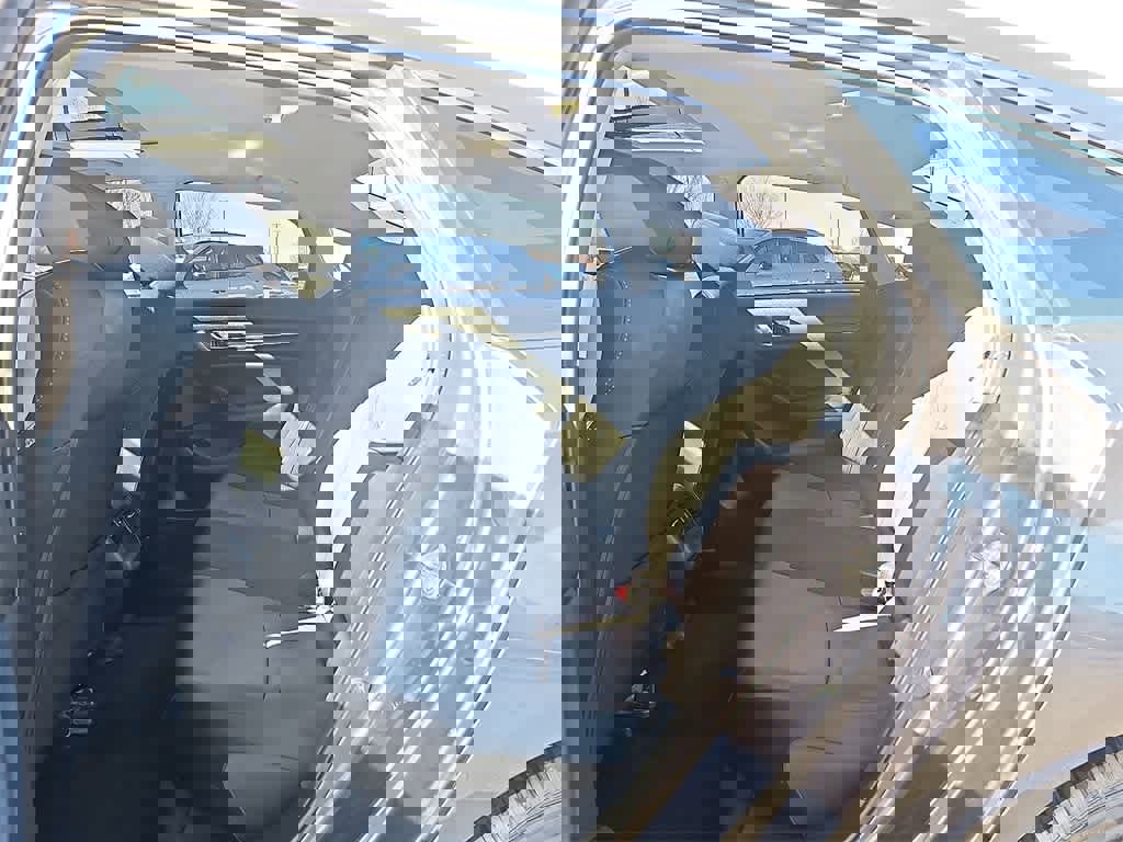 Used 2019 Honda Accord EX image 9