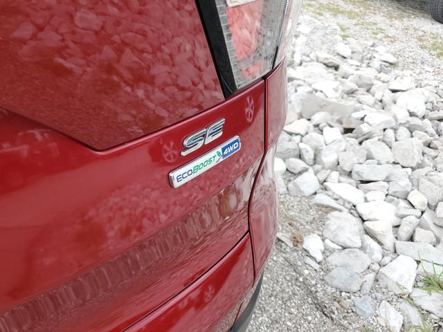 Used 2018 Ford Escape SE w/ SE Sync 3 Package AWD/4WD image 12
