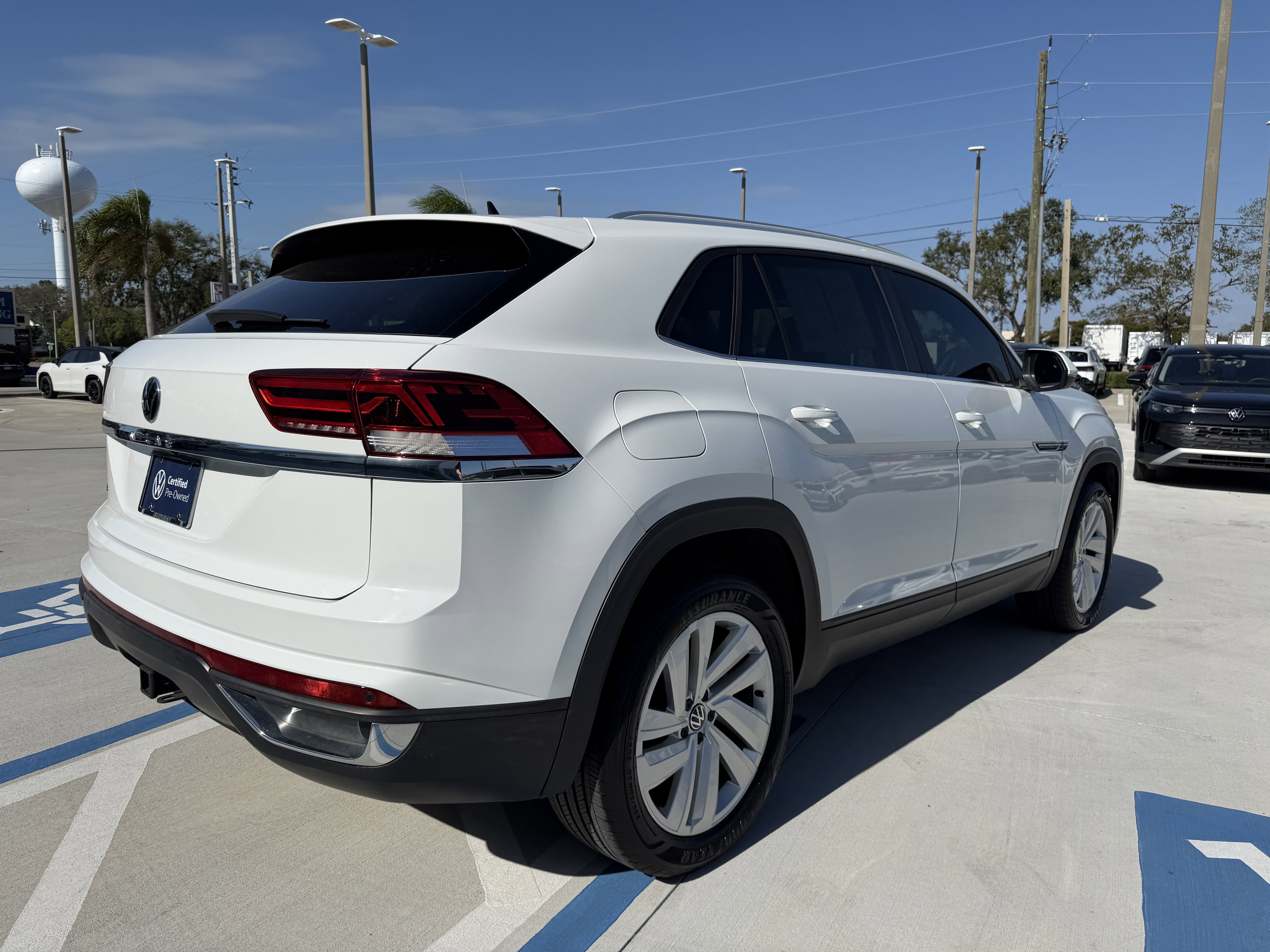 Certified 2023 Volkswagen Atlas Cross Sport SE w/ Panoramic Sunroof Package image 3