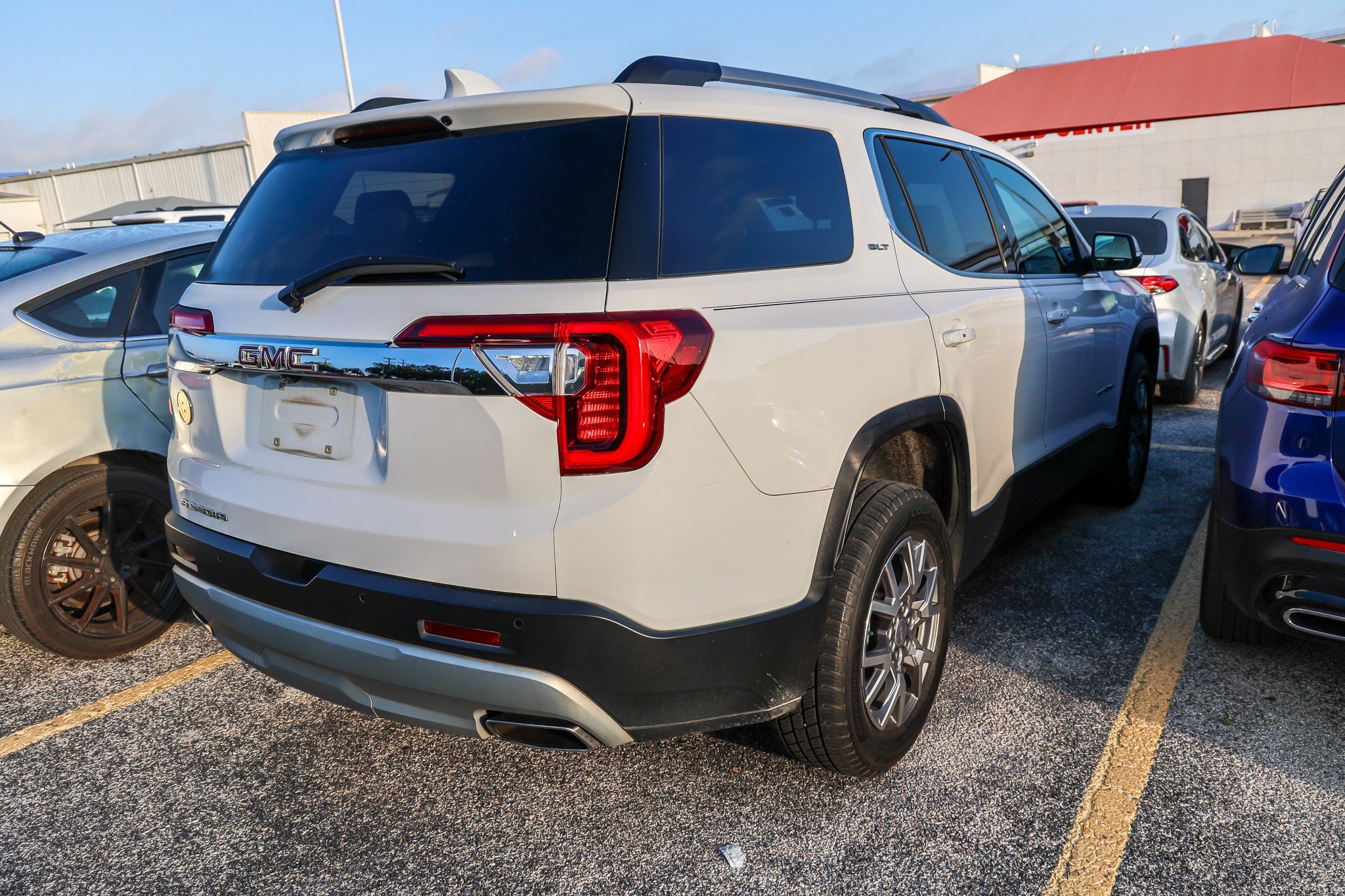 Used 2020 GMC Acadia SLT FWD image 6