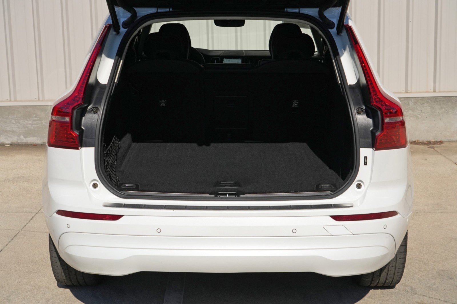 Used 2022 Volvo XC60 B5 Momentum w/ Advanced Package AWD/4WD image 9