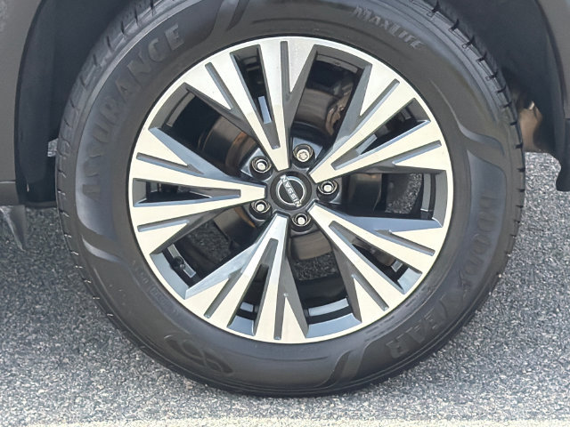 Used 2023 Nissan Rogue SV FWD image 19