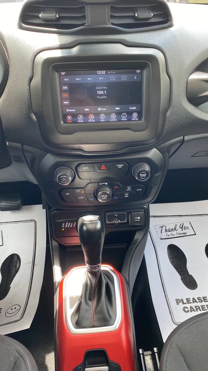 Used 2018 Jeep Renegade Trailhawk w/ Cold Weather Group II image 18