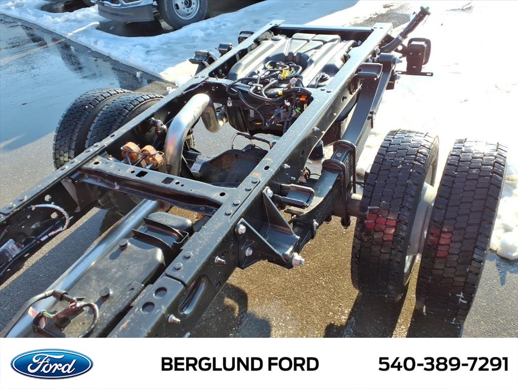 New 2026 Ford F550 4x4 Crew Cab image 7