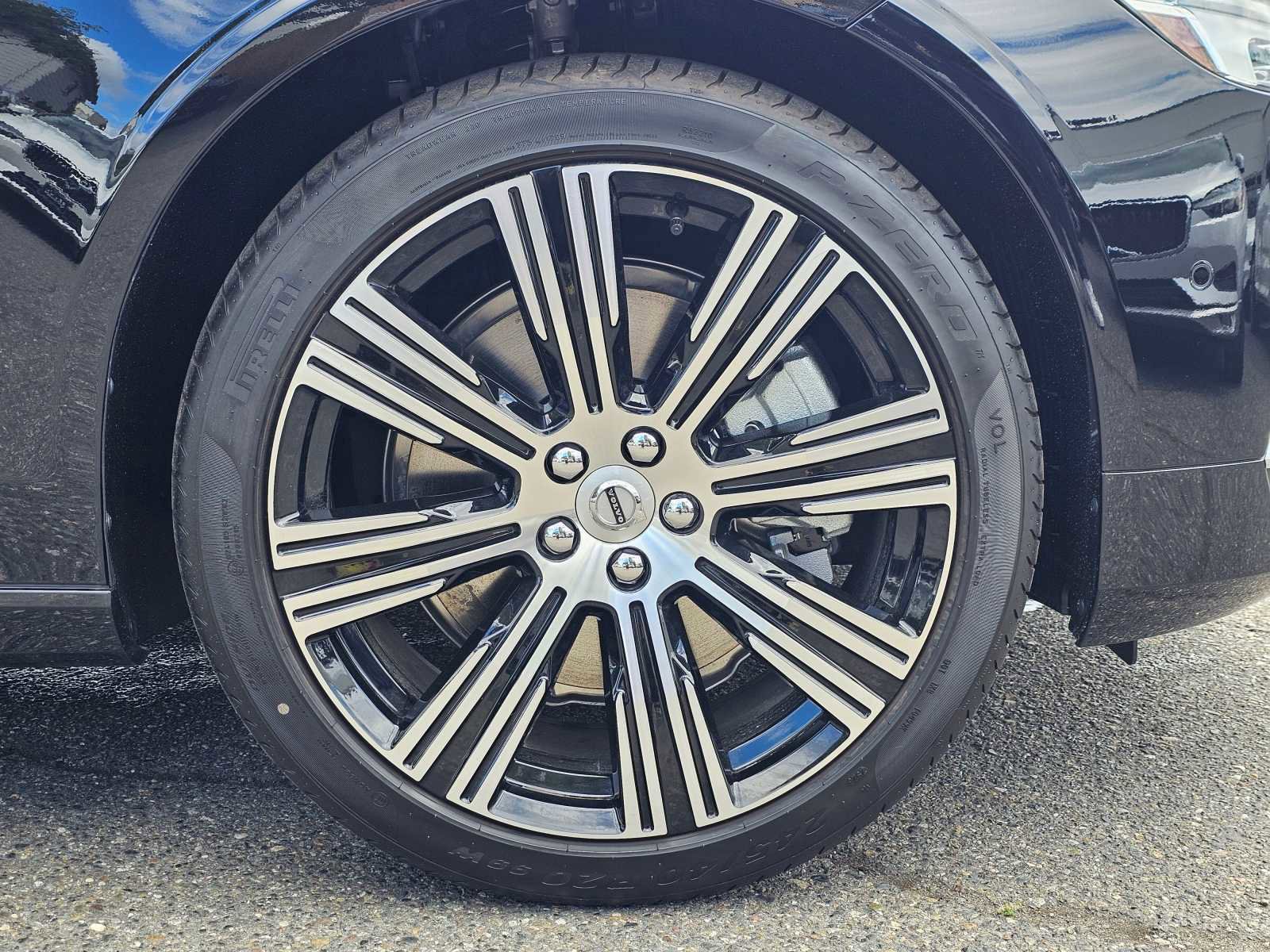 Used 2024 Volvo S90 T8 Ultimate image 9