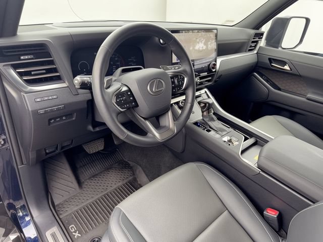 Used 2025 Lexus GX 550 w/ Accessory Package (2T) AWD/4WD image 16