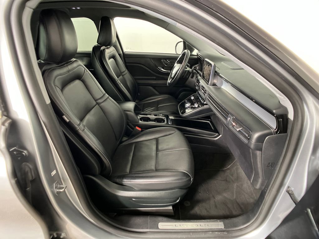 Used 2022 Lincoln Corsair AWD w/ Premium Package image 6