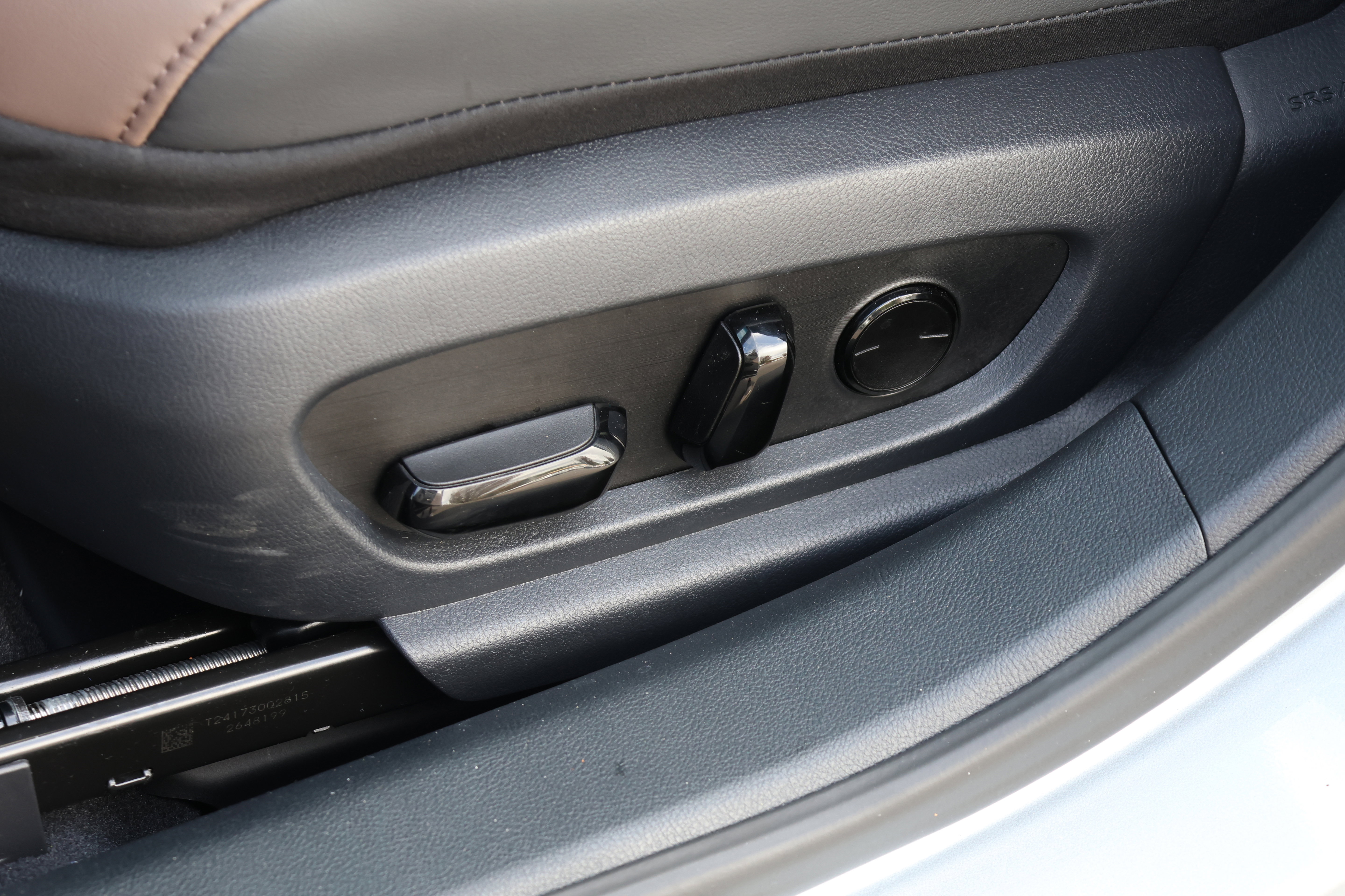 Used 2025 Lexus ES 350 w/ Premium Package image 31