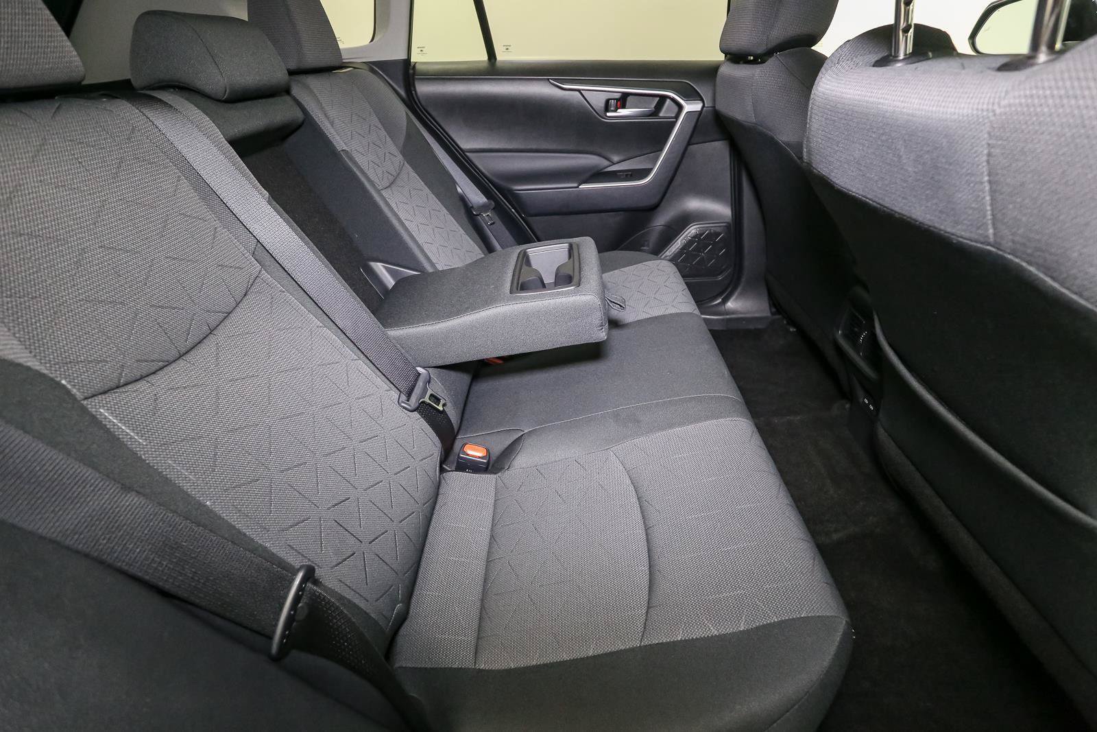 Used 2025 Toyota RAV4 XLE AWD/4WD image 21
