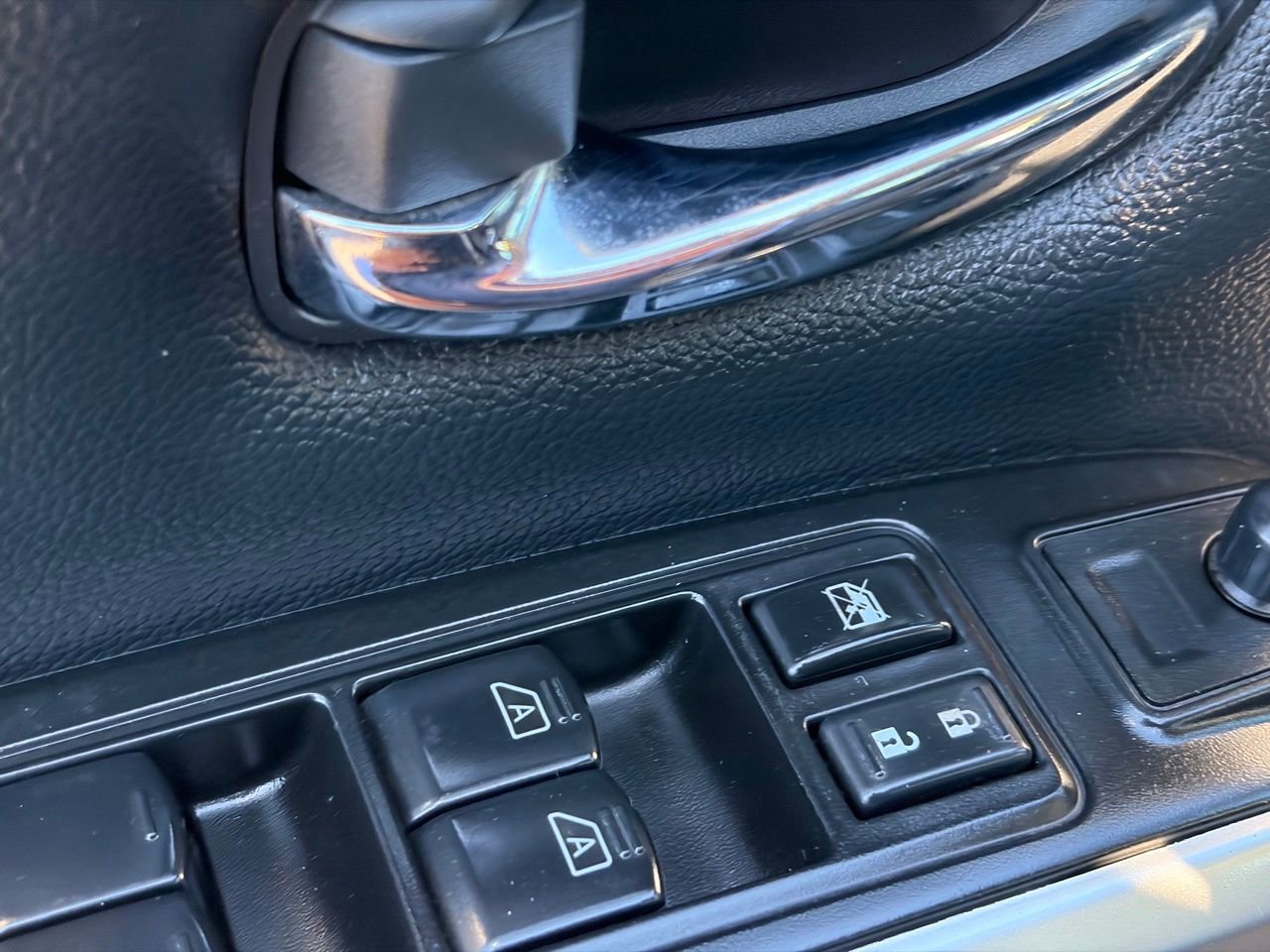 Certified 2024 Nissan Titan SV w/ SV Convenience Package RWD image 20
