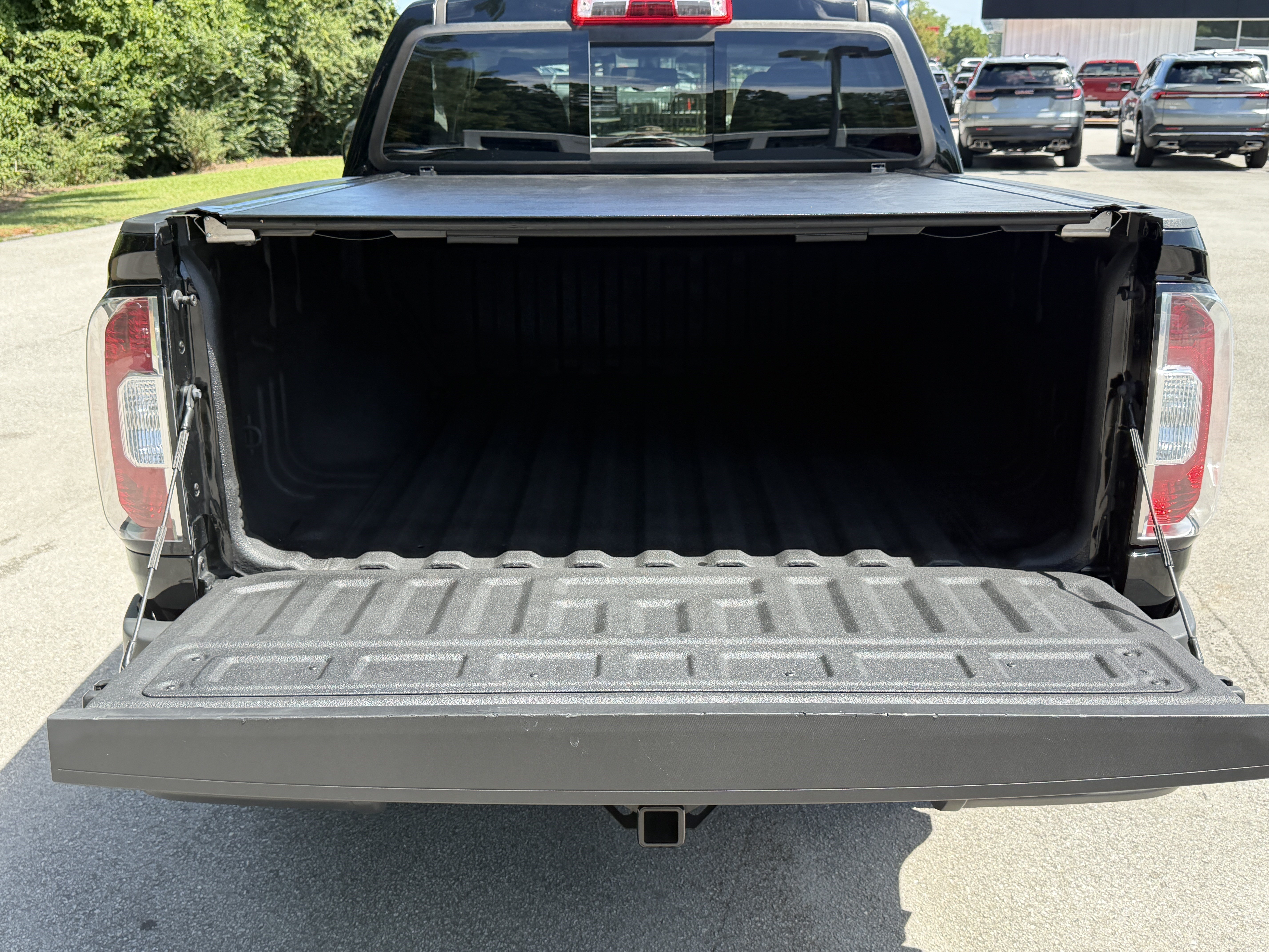 Used 2022 GMC Canyon AT4 w/ Trailering Package AWD/4WD image 4