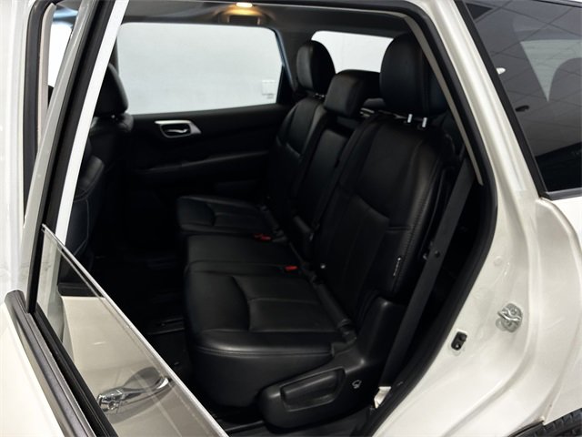Used 2018 Nissan Pathfinder Platinum image 23