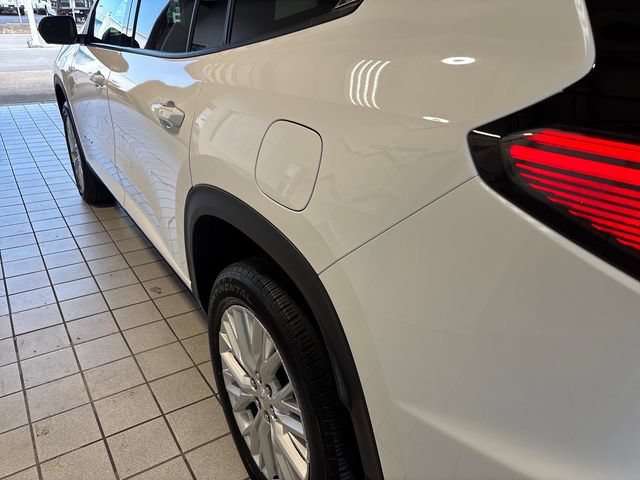 Used 2026 GMC Acadia Elevation w/ Elevation Premium Package FWD image 17