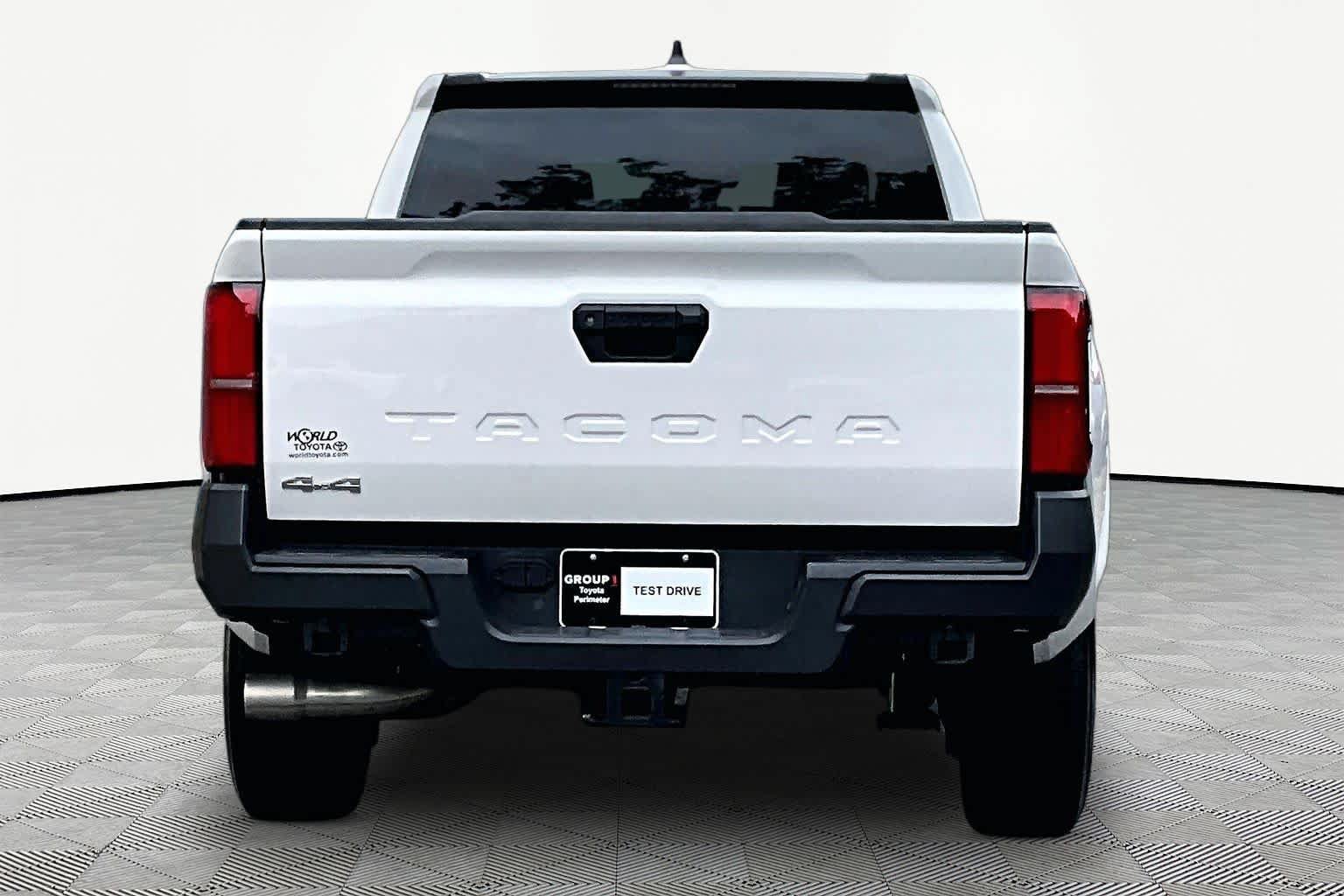 Certified 2024 Toyota Tacoma SR AWD/4WD image 5