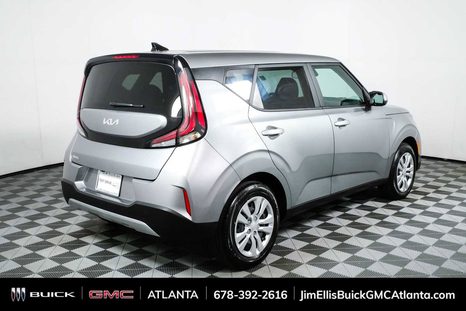 Used 2025 Kia Soul LX FWD image 3